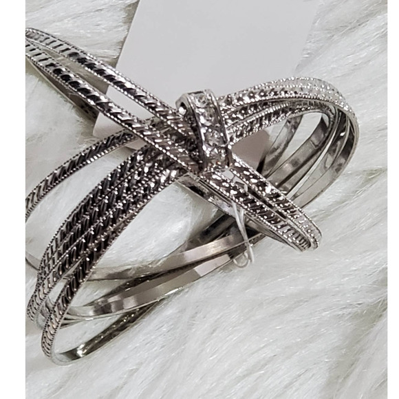 NWT Women's Jewelry Silvertone Rhinestone Detachable Bangle Bracelet - Picture 1 of 6